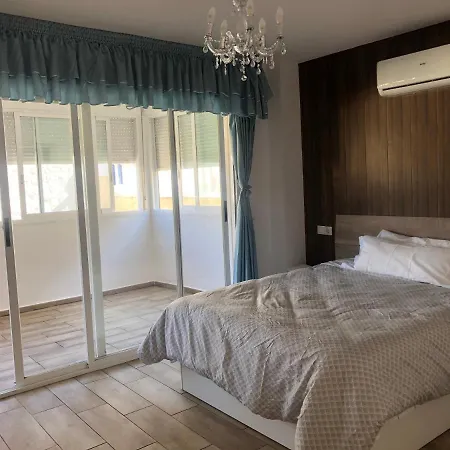 Дом отдыха Holiday Chalet Benidorm Бенидорм