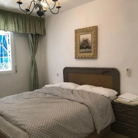 Дом отдыха Holiday Chalet Benidorm Бенидорм